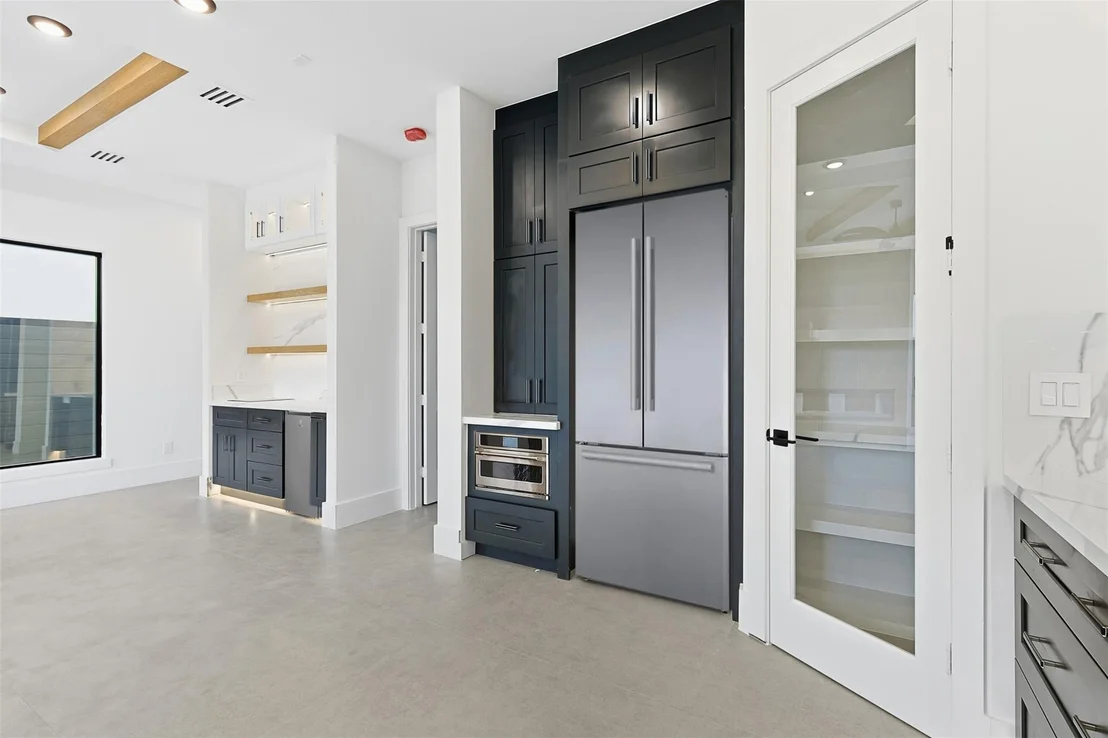 Photo of 619 Rolling Oaks