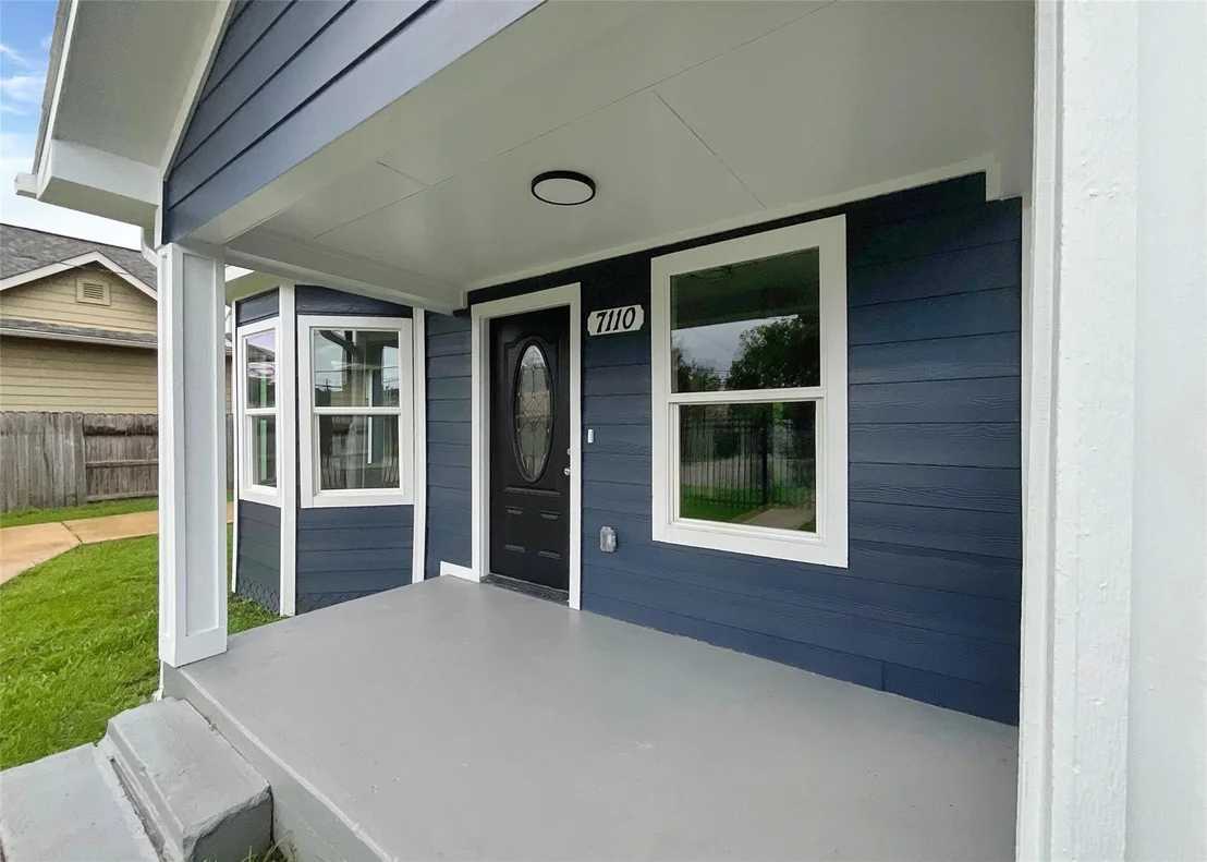 Photo of 7110 Avenue L