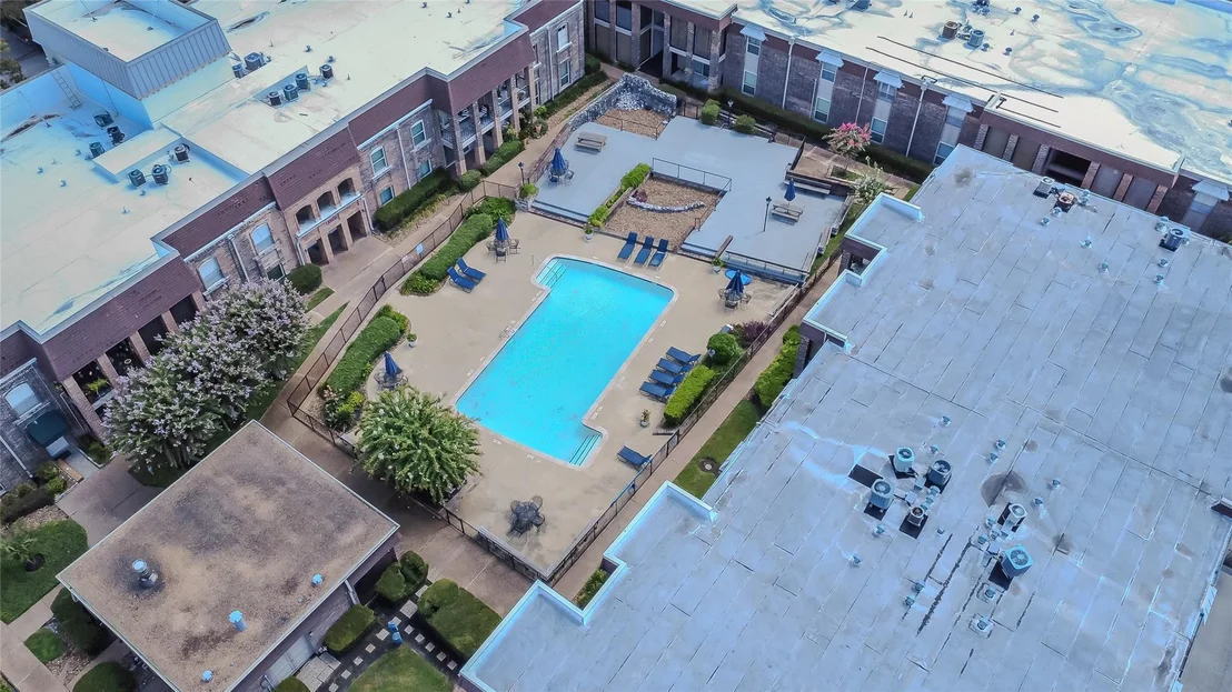 Photo of Unit 103 at 7575 Katy Freeway