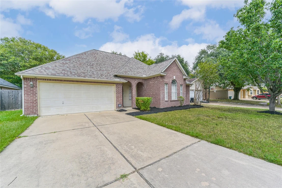 Photo of 22010 Kenlake Drive