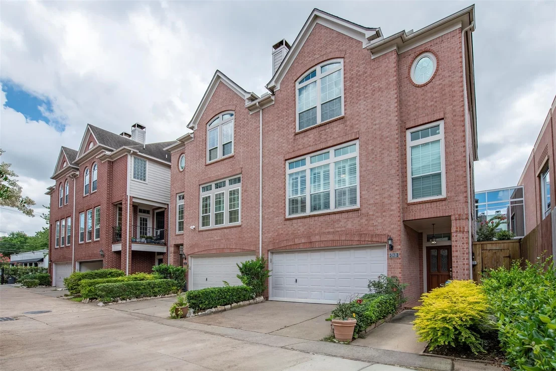 Photo of Unit D at 34 Waugh Drive