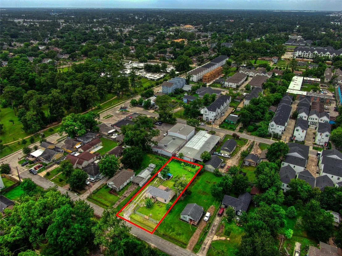 Photo of 906 Woodcrest Drive