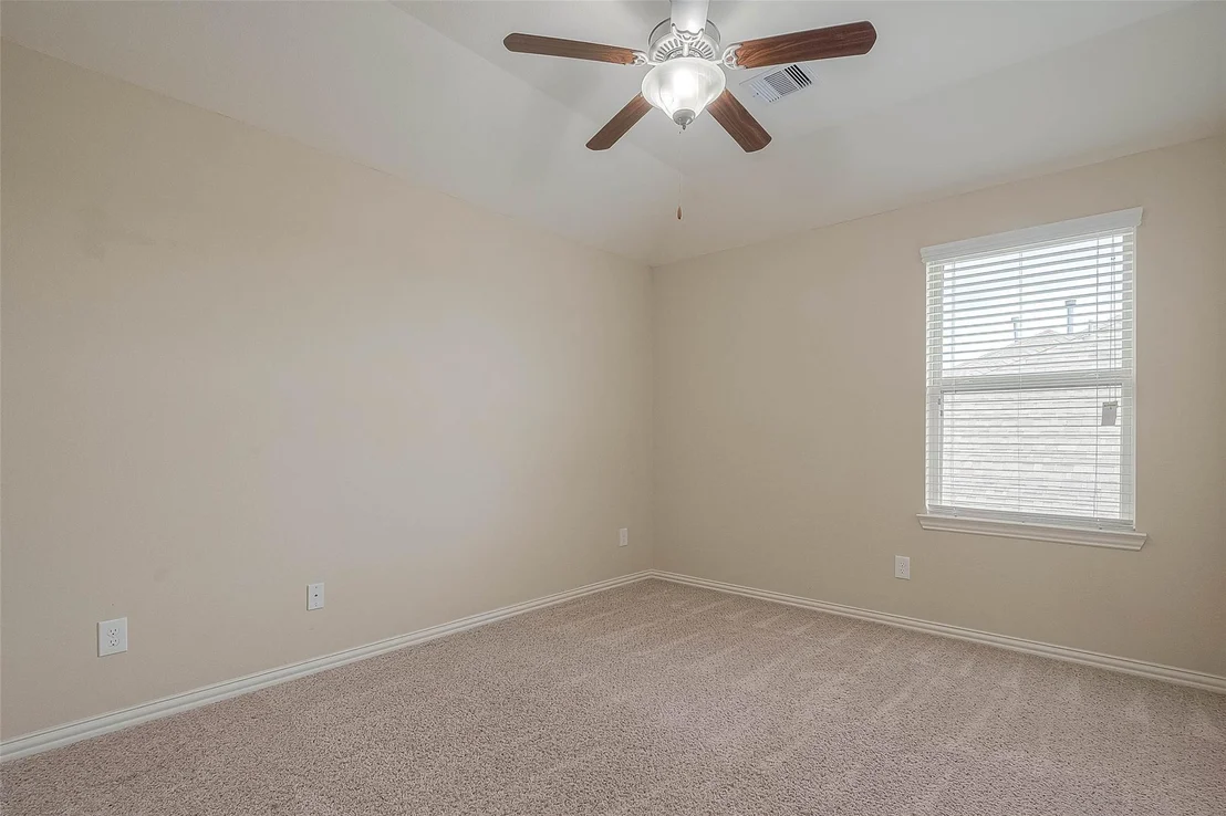 Photo of 2261 Oak Circle Drive N