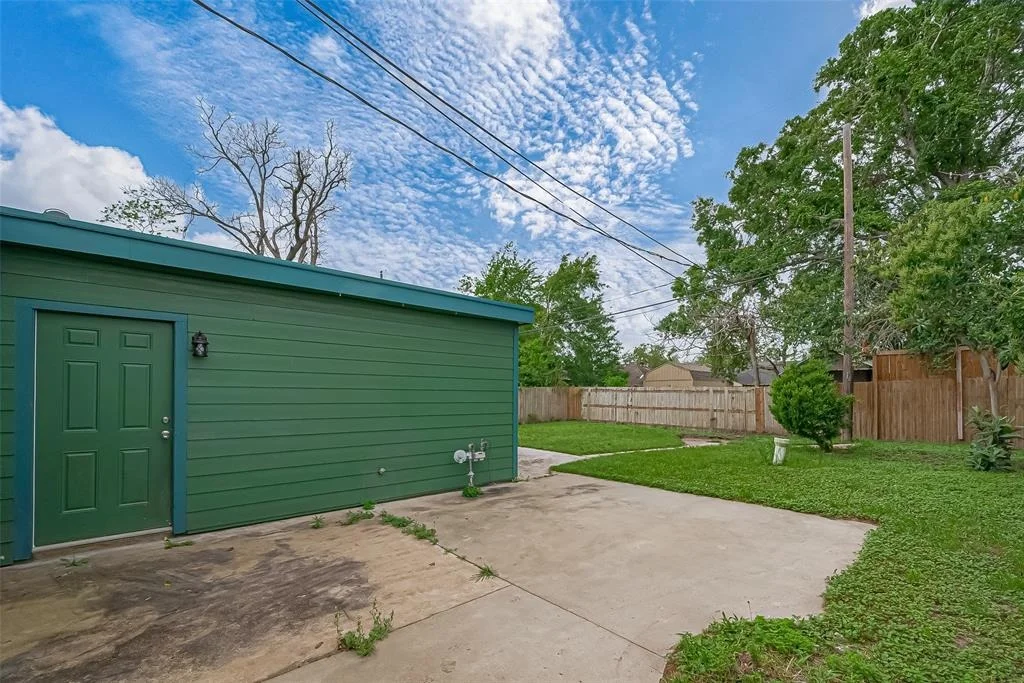 Photo of 7333 Lakehurst Drive