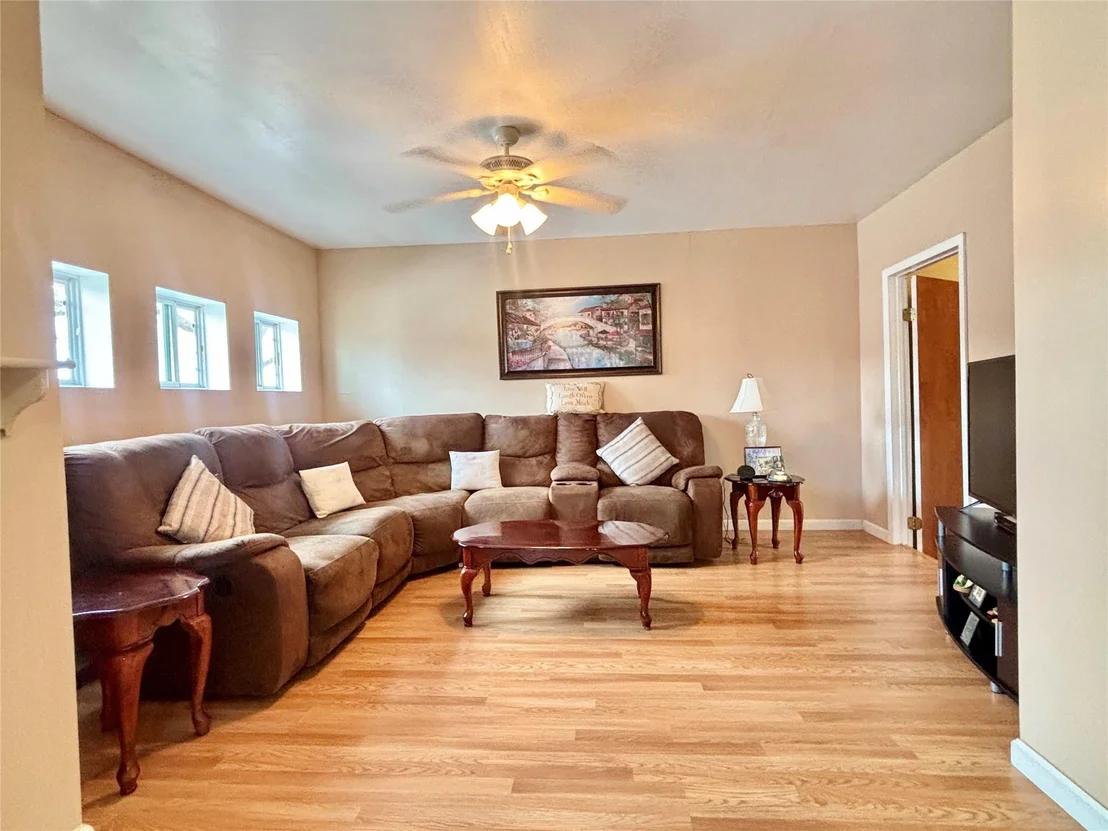 Photo of 1615 Meadowview Drive