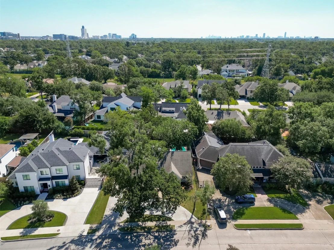 Photo of 418 N Wilcrest Drive