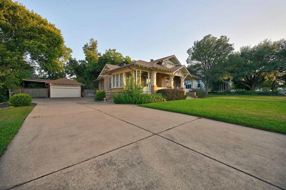 Photo of 405 College Avenue