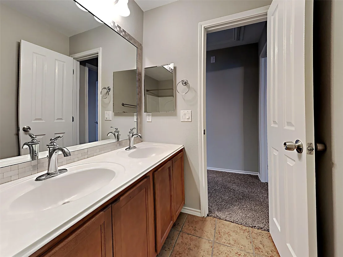 Photo of 1002 Honeysuckle Vine Drive