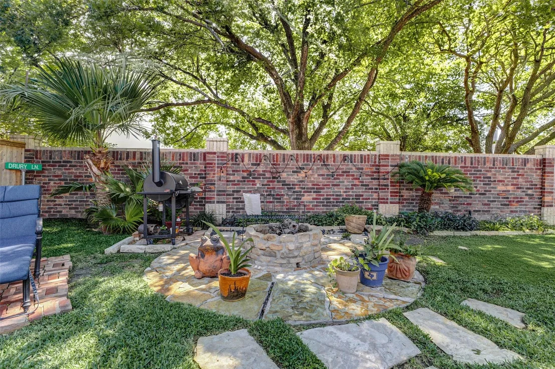Photo of 1519 Darnley Lane