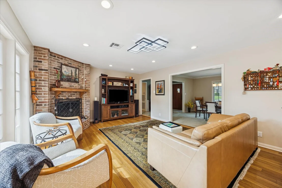 Photo of 14415 Carolcrest Drive