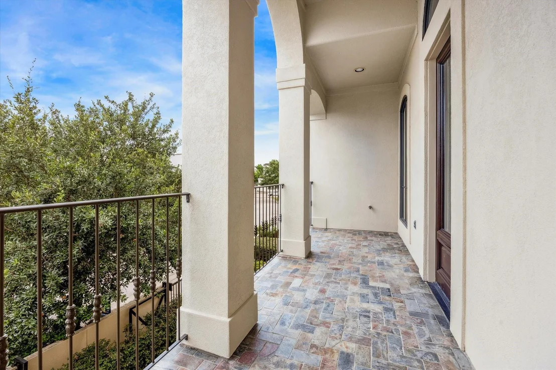 Photo of 2520 Westgate