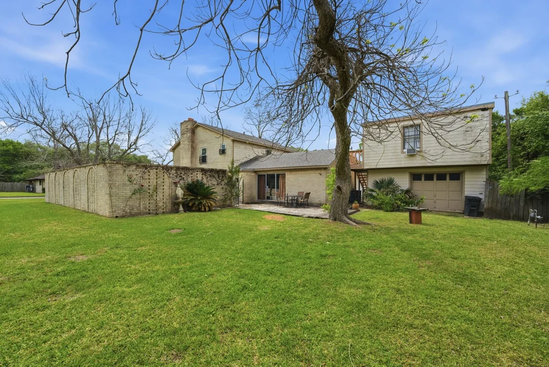 Photo of 1124 Estate Drive