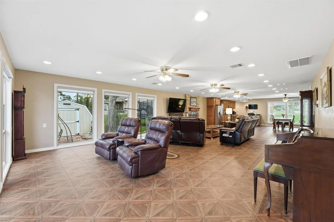 Photo of 18327 Shoreline Drive