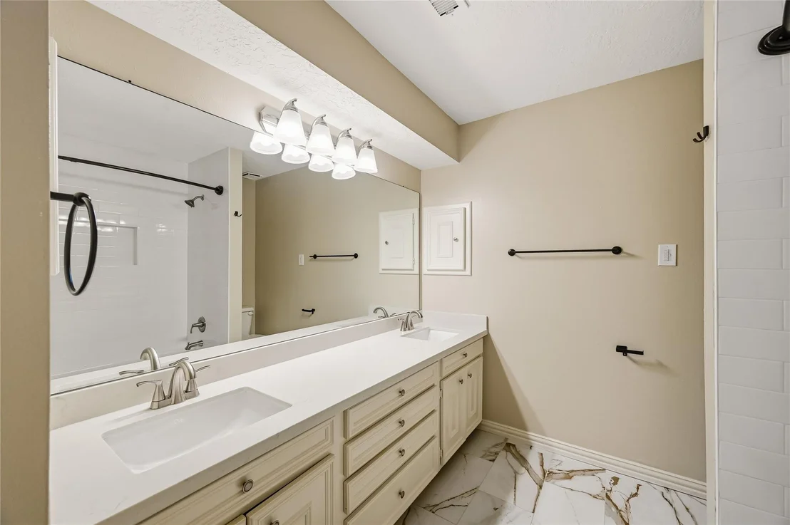 Photo of 706 Fernglade Drive