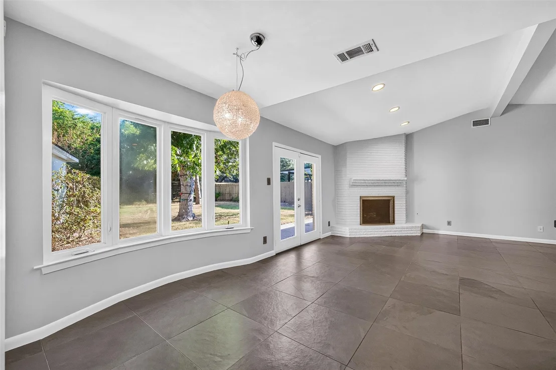 Photo of 5938 Claridge Drive
