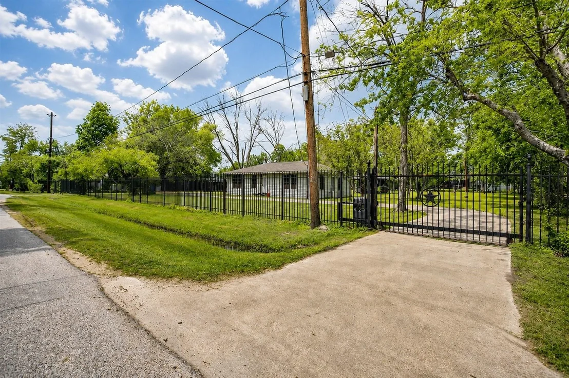 Photo of 1725 Strawn Road