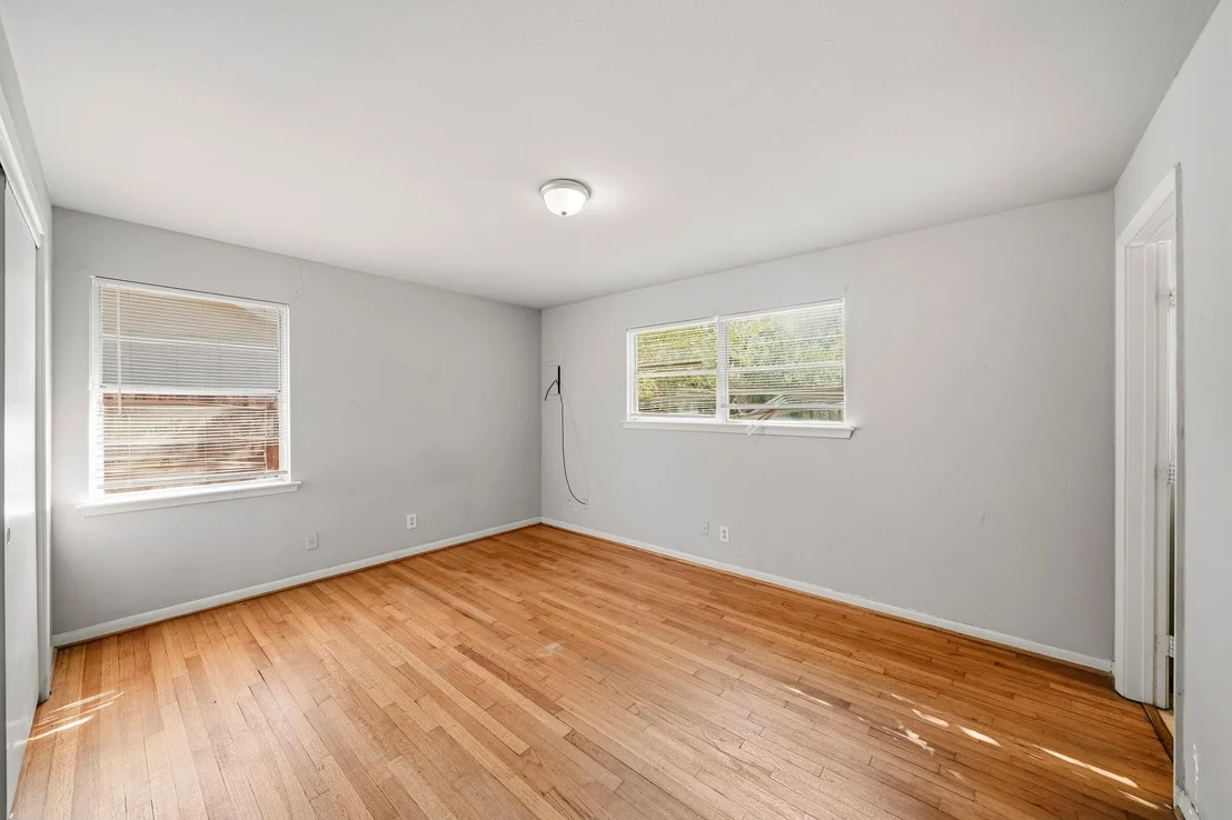 Photo of 7043 Hendon Lane