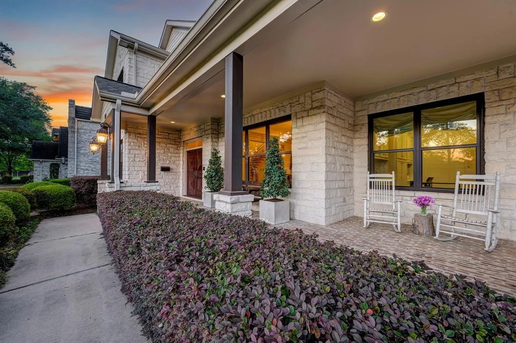 Photo of 702 Mulberry Lane