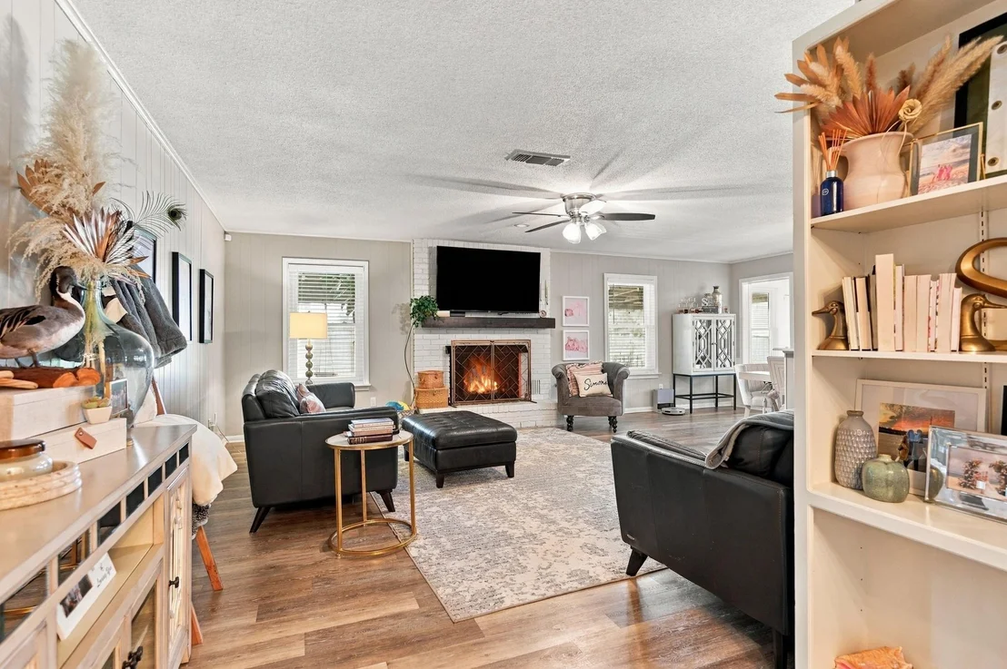 Photo of 100 N Oak Drive