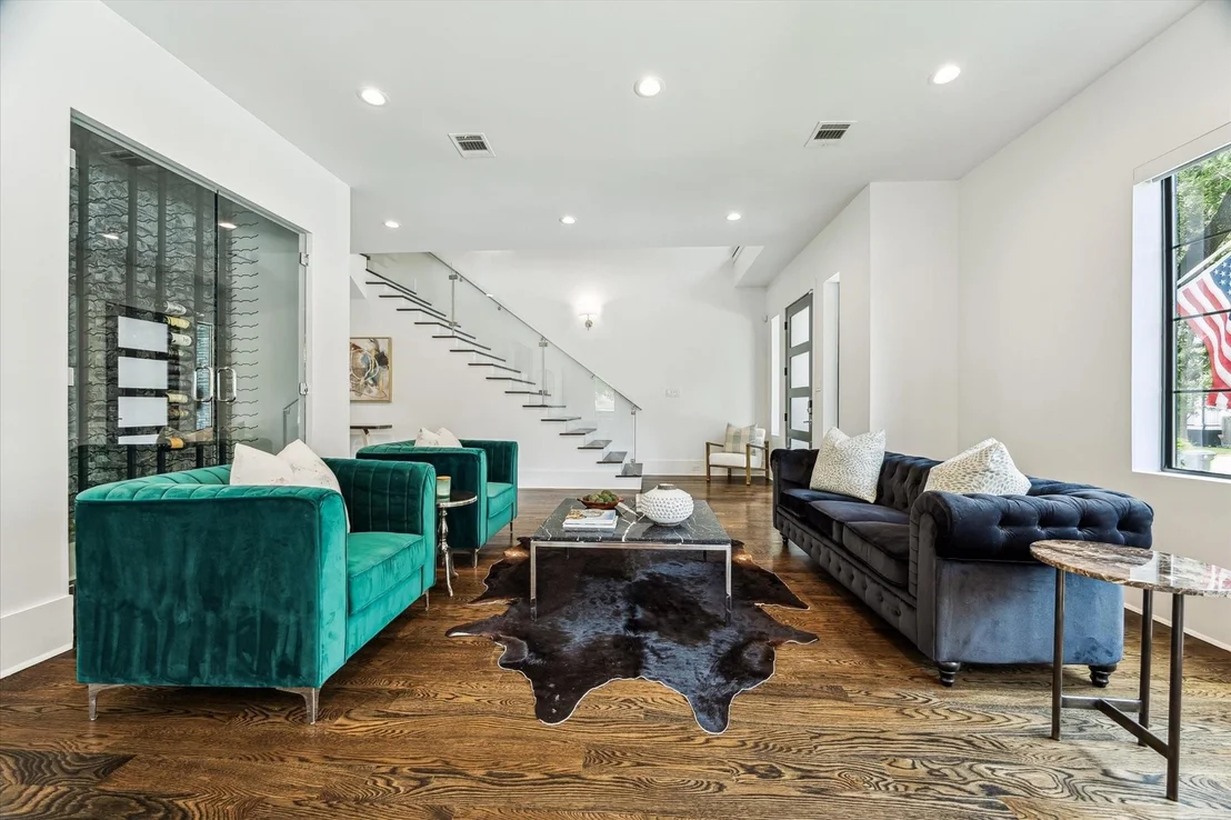 Photo of 1010 Waltway Drive