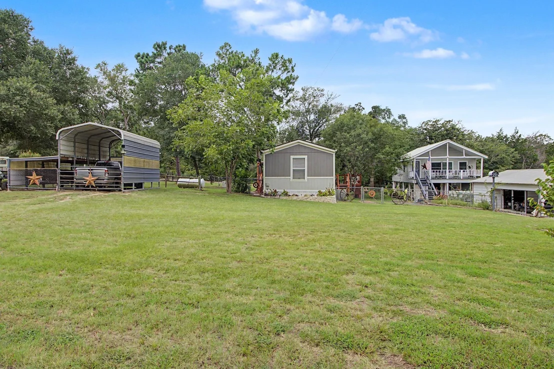 Photo of 637 Lakeview Drive