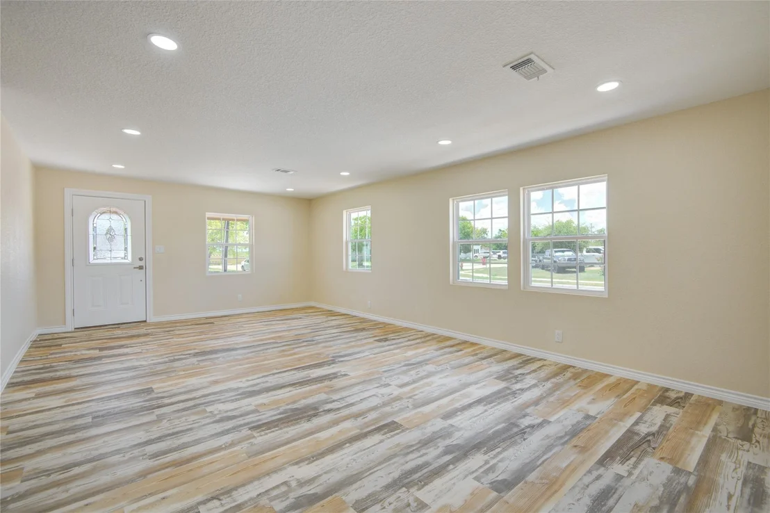 Photo of 826 W 12th Street