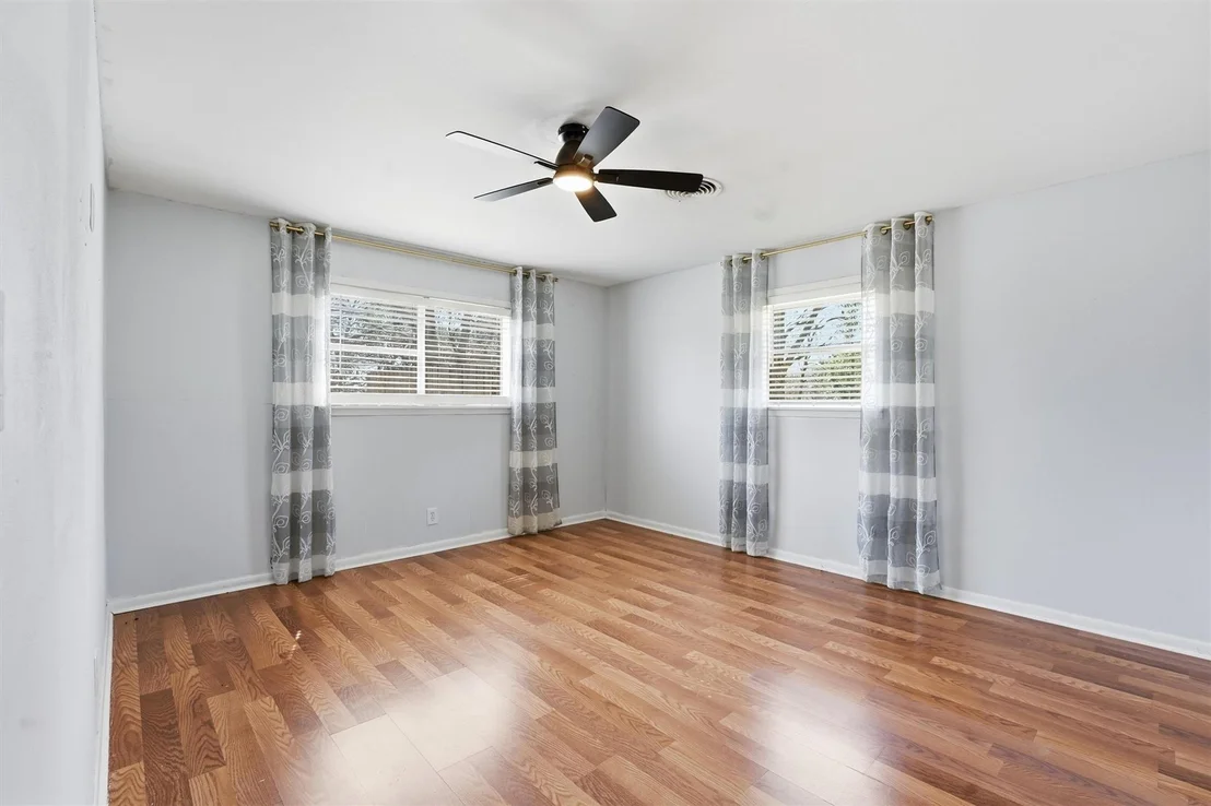 Photo of 2412 Airline Drive