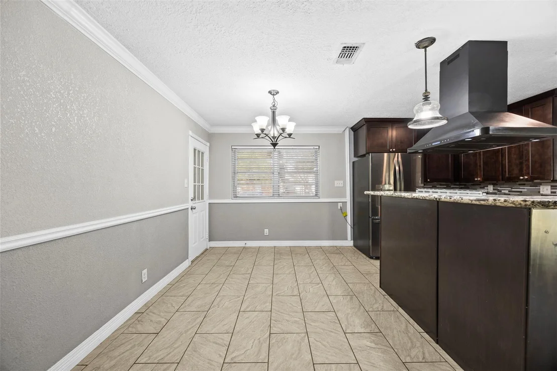 Photo of 539 Edgebrook Drive