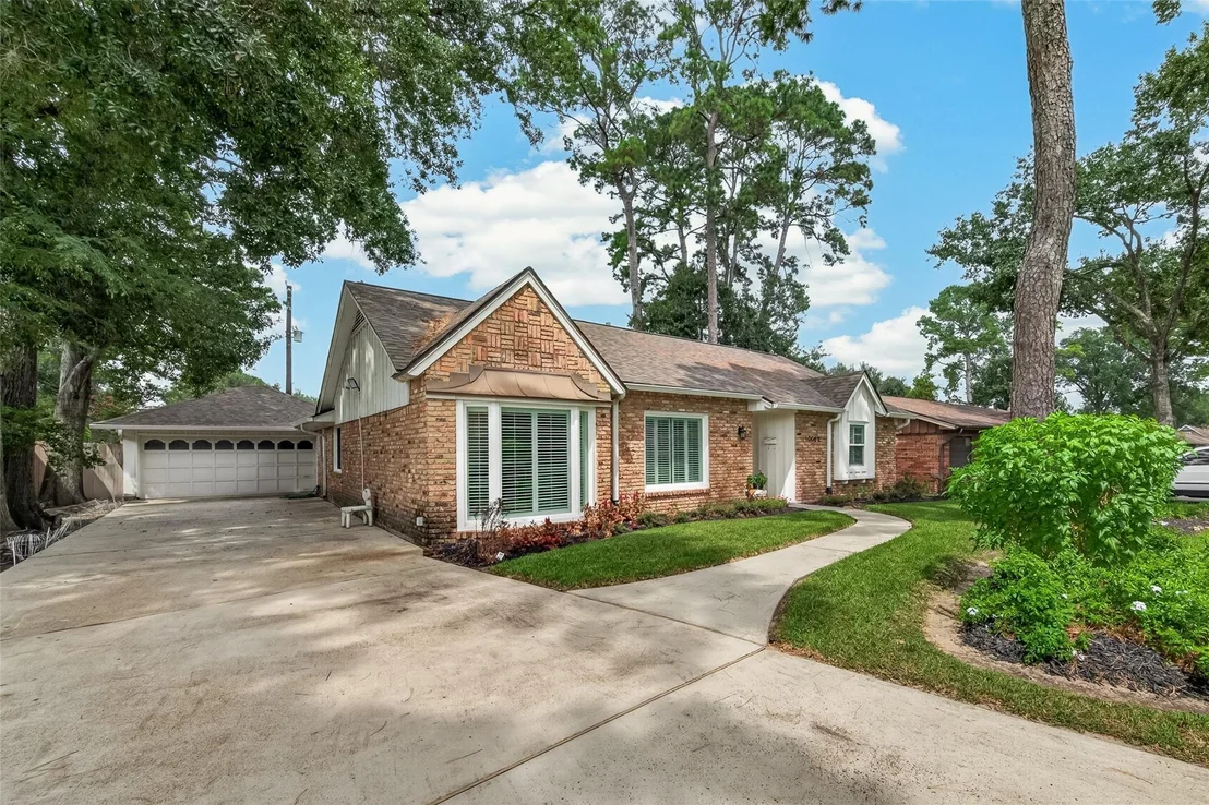 Photo of 10062 Warwana Road