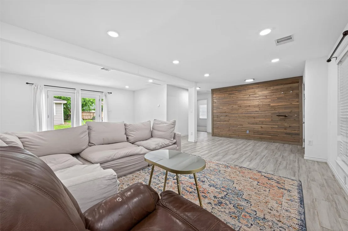 Photo of 11107 Cedarhurst Drive