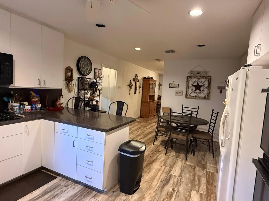 Photo of 601 Willow Lane
