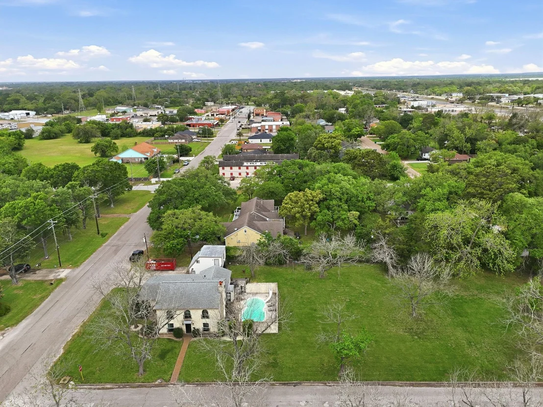 Photo of 1124 Estate Drive