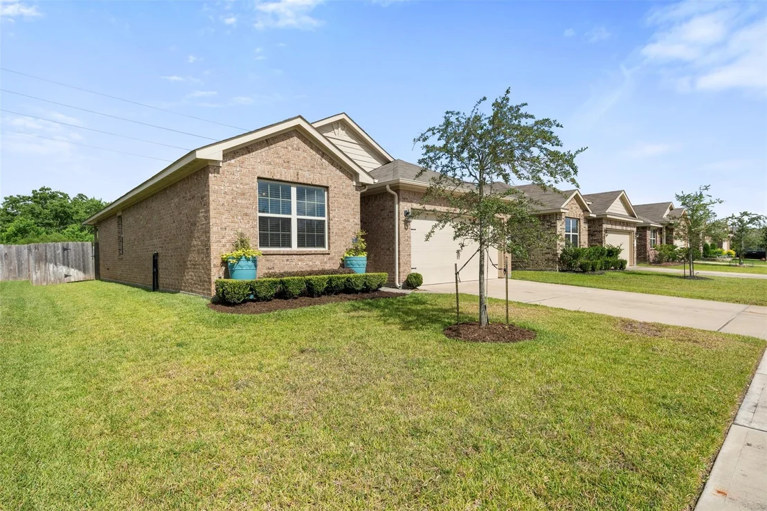 Photo of 6031 Purple Iris Street