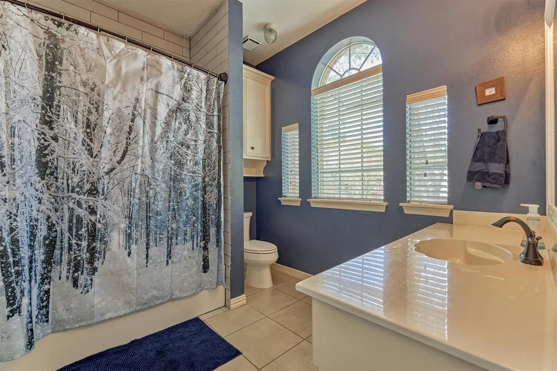 Photo of 115 E Shadowpoint Circle