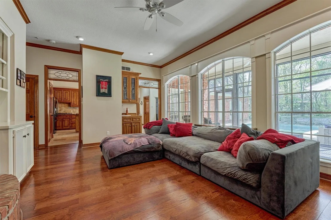 Photo of 115 E Shadowpoint Circle