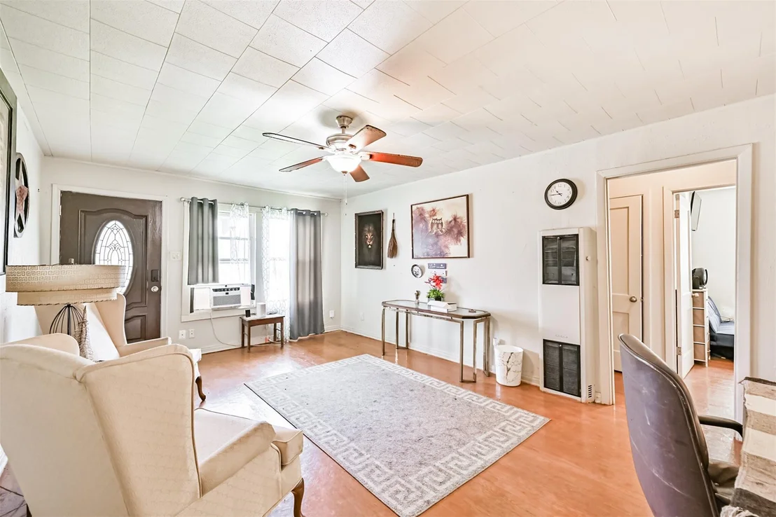 Photo of 707 W 5th Street
