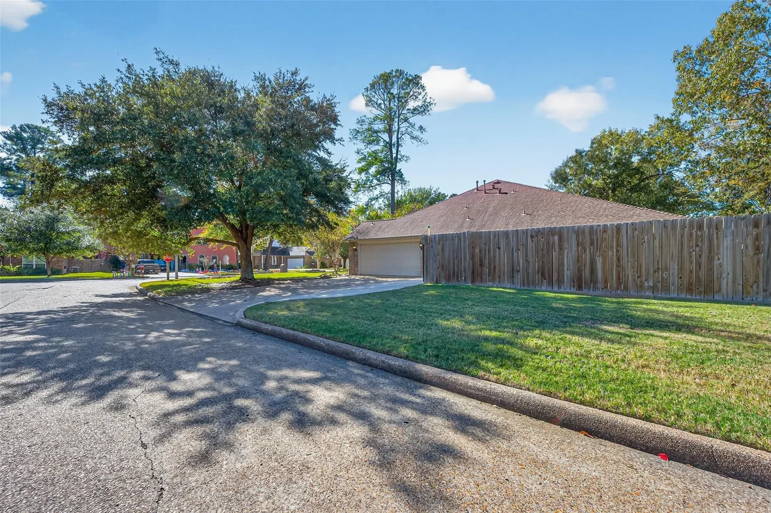 Photo of 3327 Willowbend Road