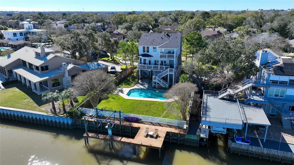 Photo of 18607 Upper Bay Road Road