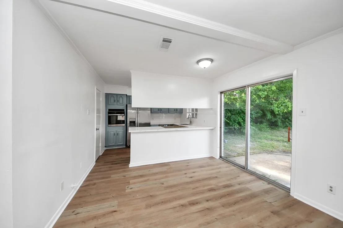 Photo of 1102 Helms Road