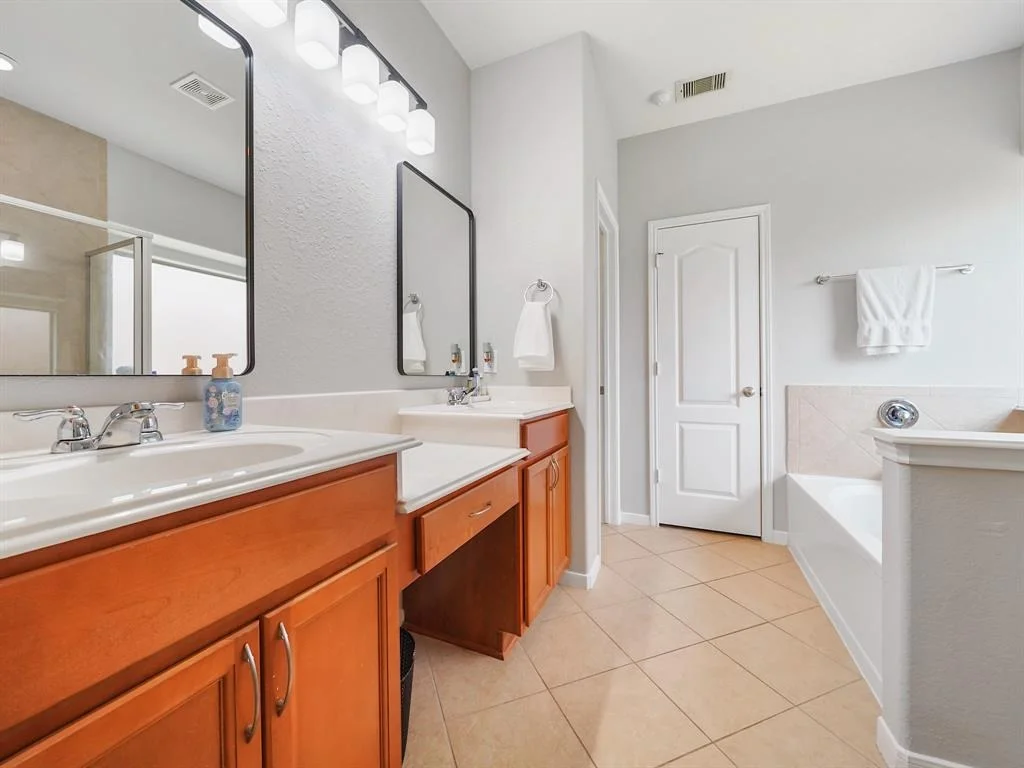 Photo of 25959 Ravenside Drive