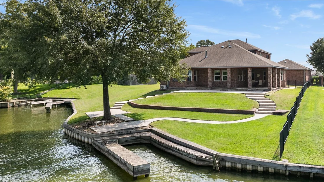 Photo of 5442 Lakeshore Drive