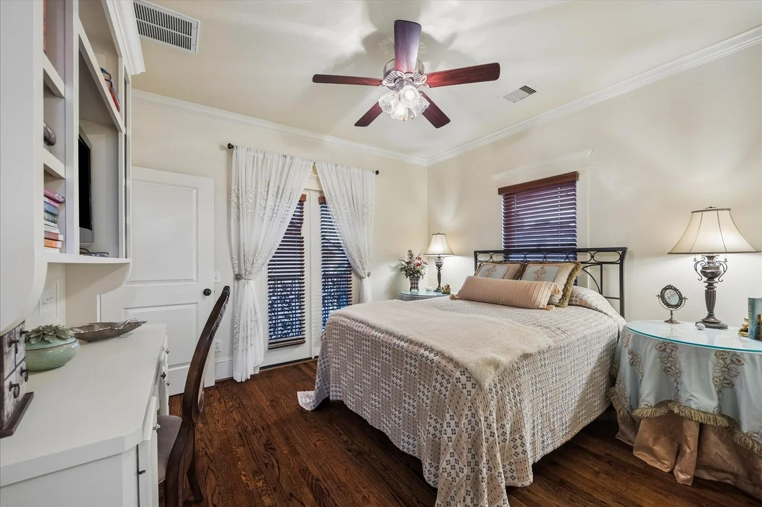 Photo of 809 W 9th Street