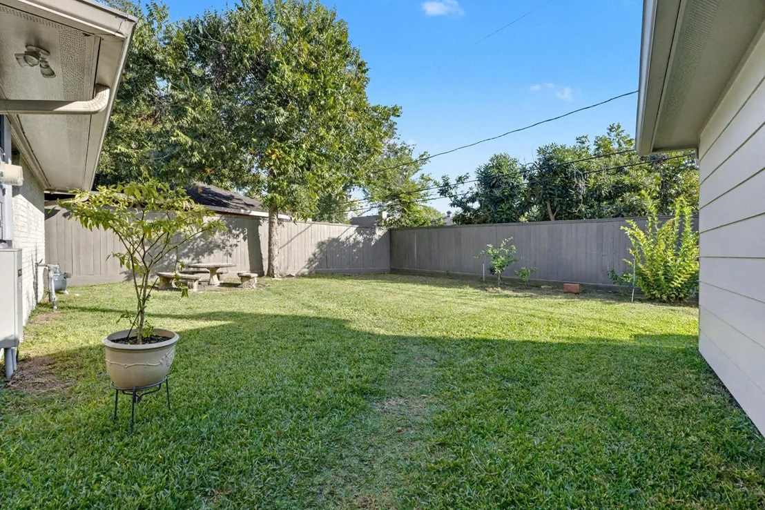 Photo of 8515 Edgemoor Drive