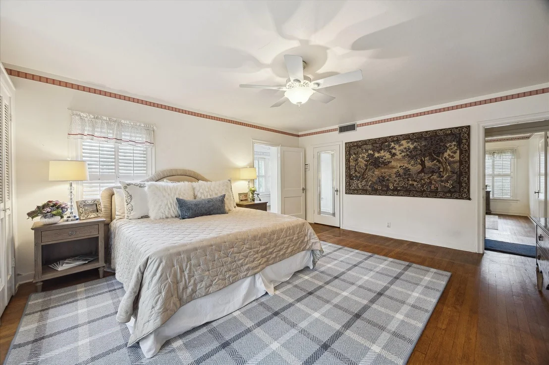 Photo of 2345 Blue Bonnet Boulevard