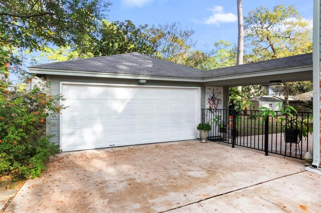 Photo of 15610 Ten Oaks Drive