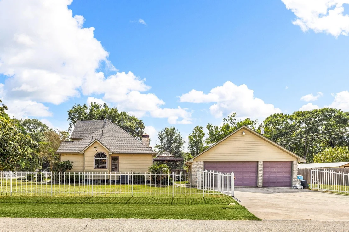 Photo of 21427 Tophill Drive