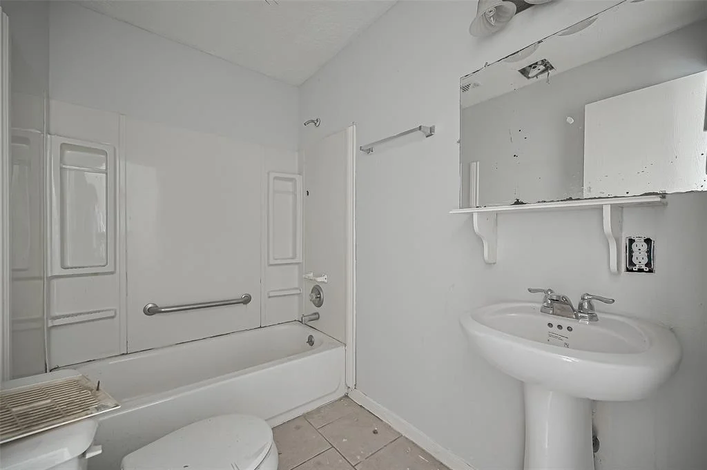 Photo of 4048 N Oak Forest Drive