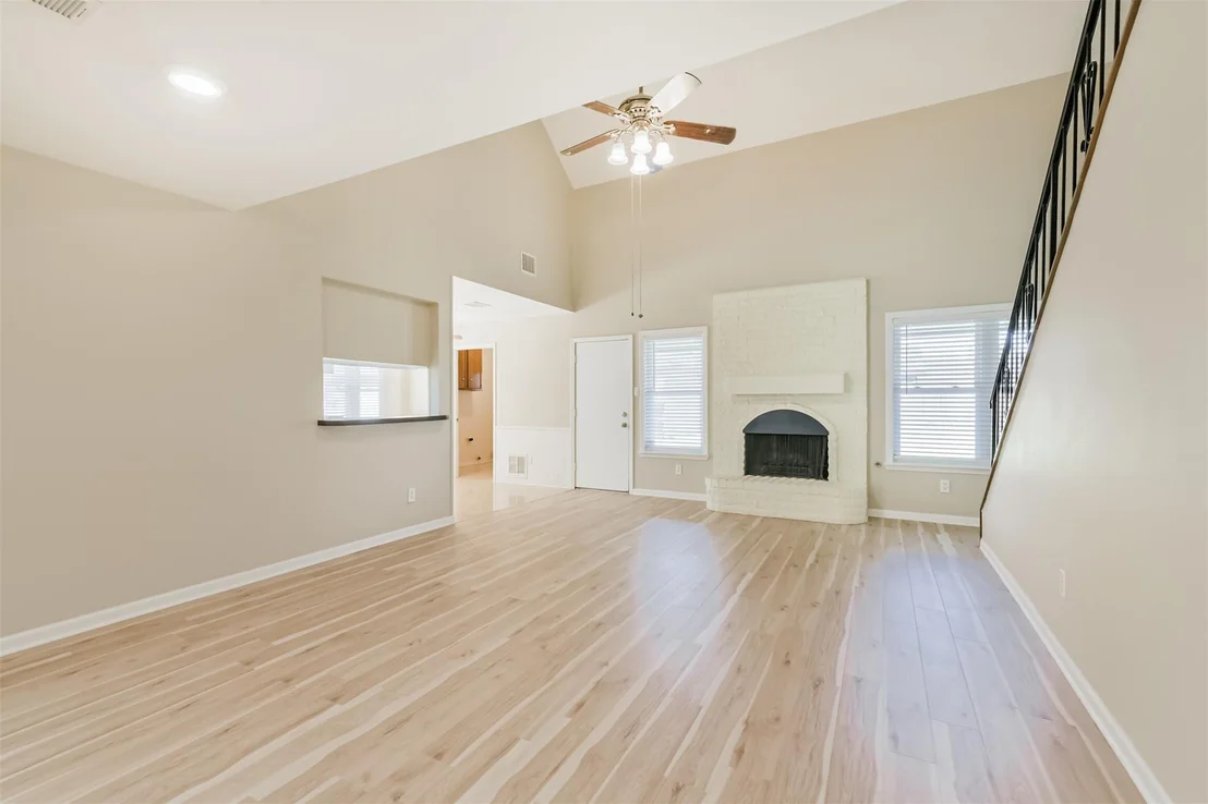 Photo of 9314 Roos Road