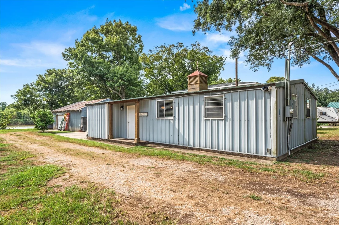 Photo of 1402 County Road 243