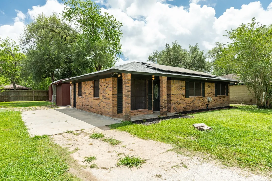 Photo of 108 Avenue E